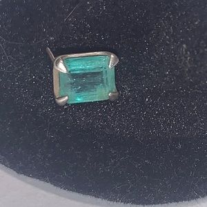 1.5+ Columbian emerald earring